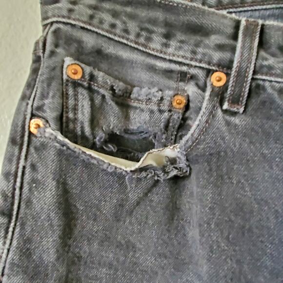 Vintage Levis 501 Mens 32x32 Black Button Fly Straight Leg Faded Frayed Classic - Picture 7 of 14